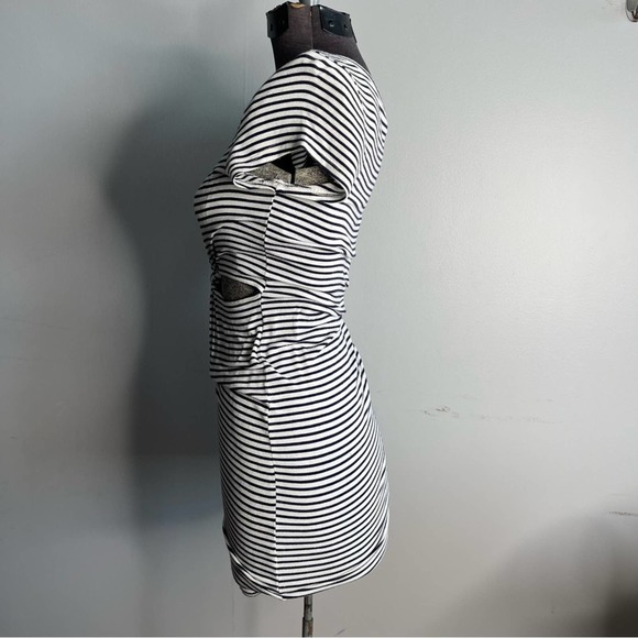 Cleo Pin Striped Cutout Mini Dres w/ Front Knot Size Small - Picture 4 of 6